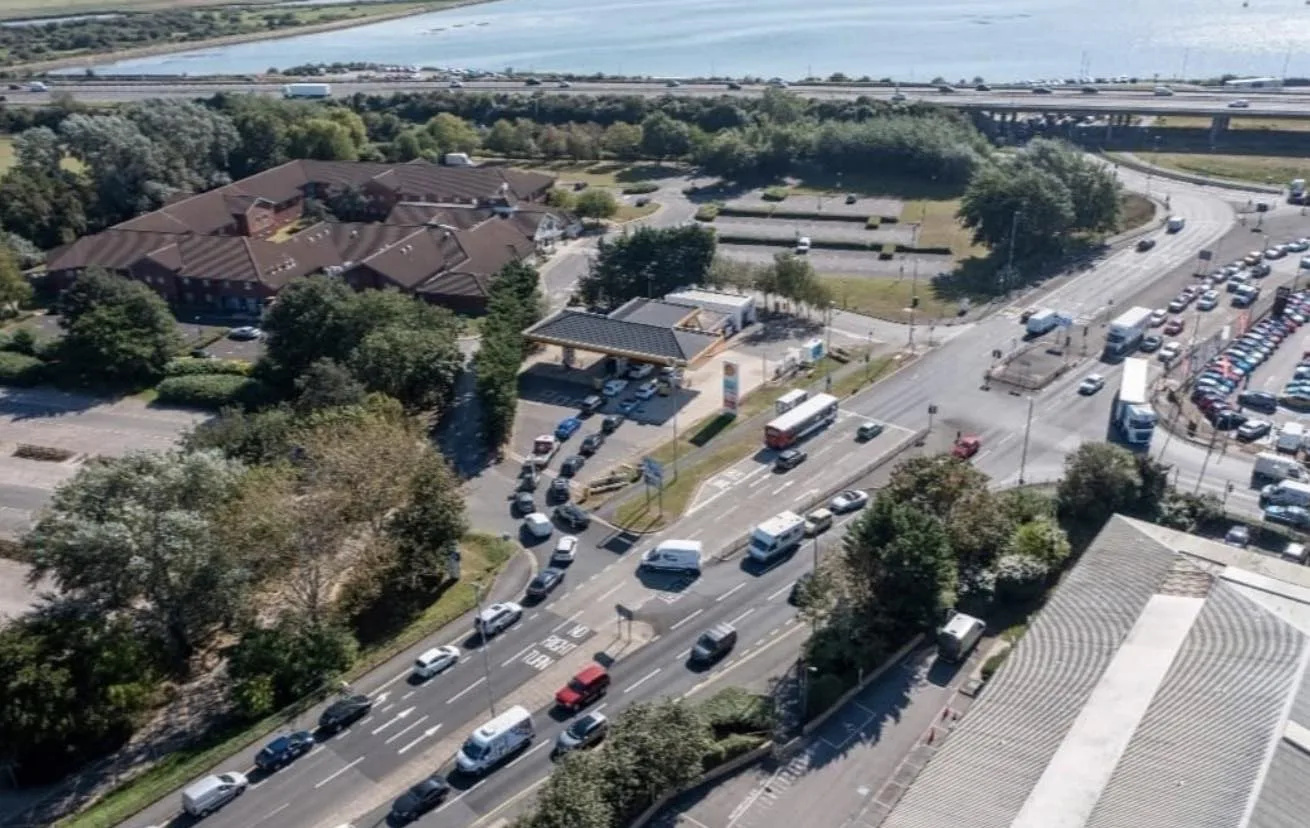Army and Foreign Drivers Mobilised as UK Fuel Crisis Triggers Long Queues and Shortages