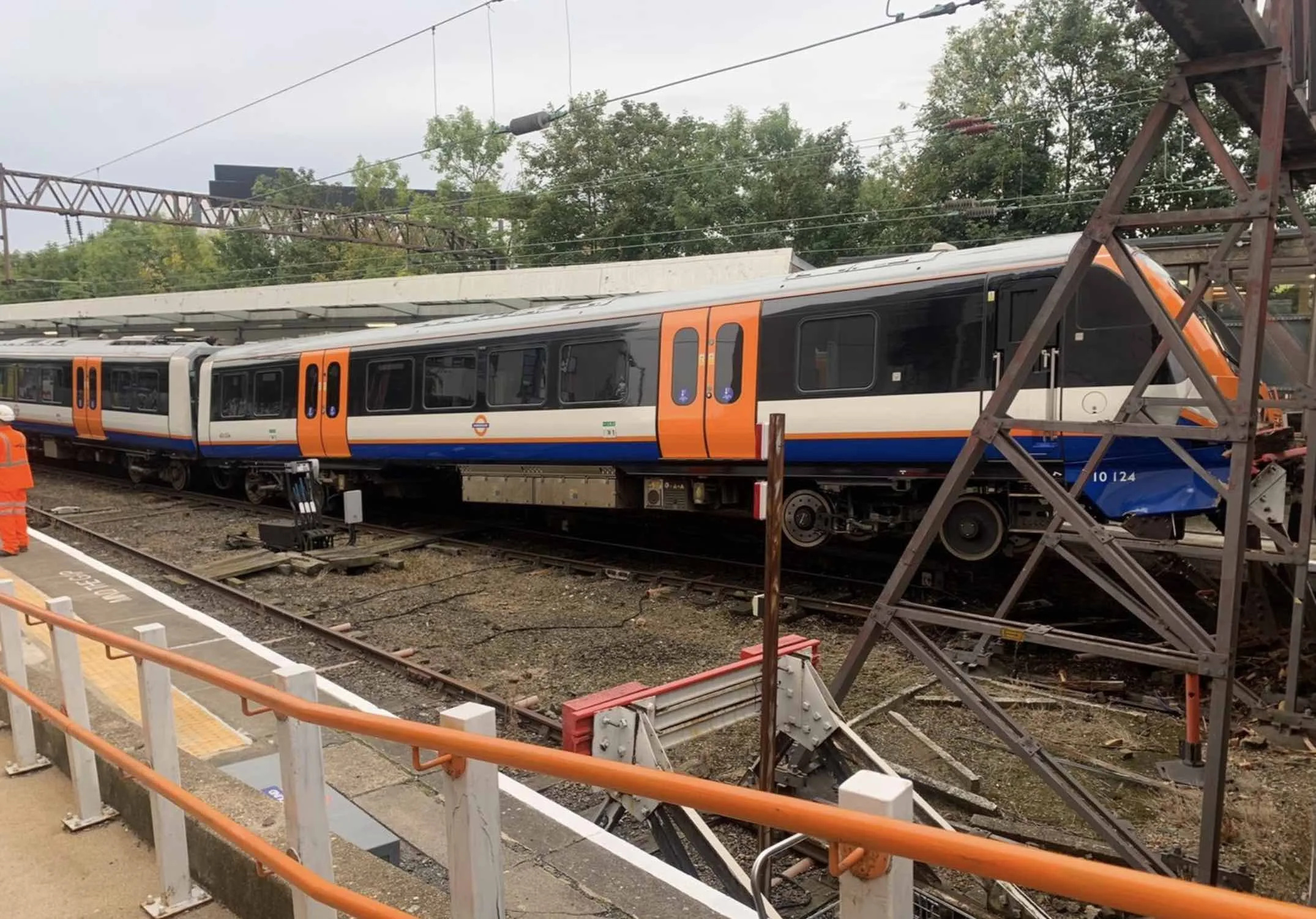Train Smashes Buffers and Derails at Enfield Town – Two Hurt in Swift Evacuation of 50 Passengers