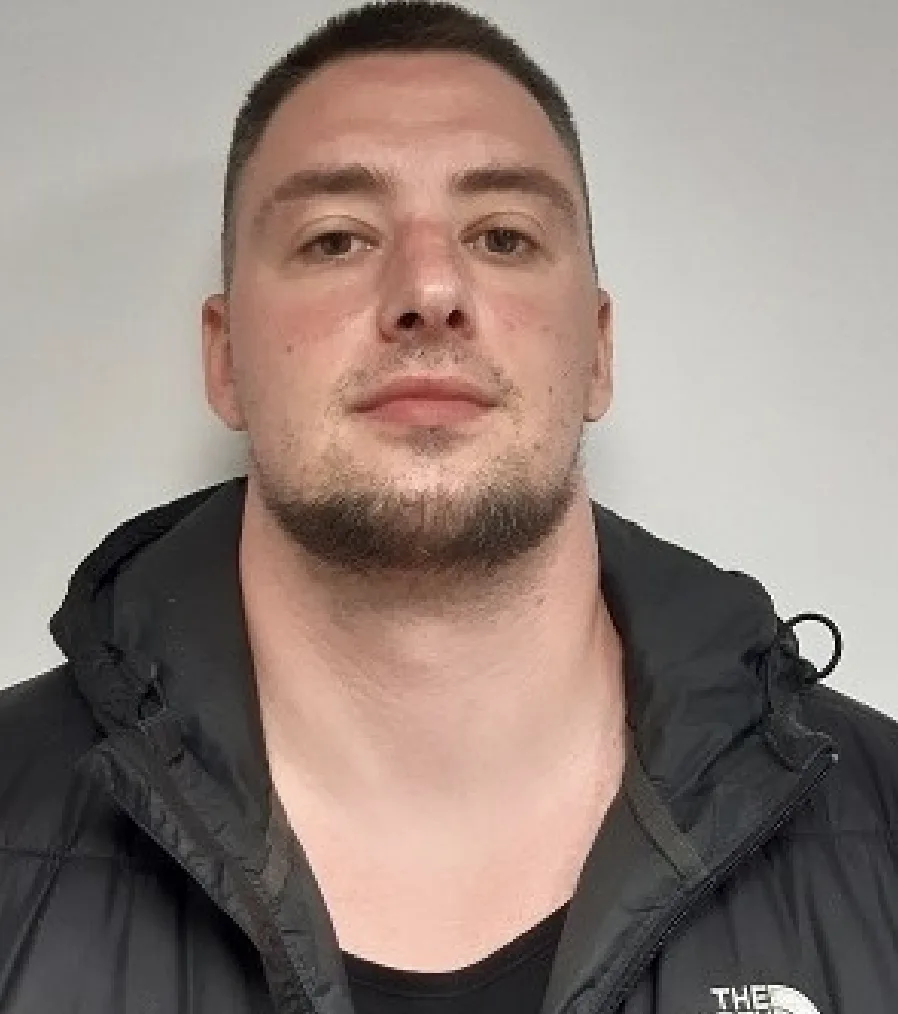 Massive Manhunt for Tattooed Muscle Giant Craig Line, 27, Wanted on Prison Recall Across Sussex and Surrey