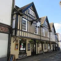 Seven Stars Pub Brawl in Canterbury: Police Seek Mixed-Ethnicity Attacker After Massive Fight and Window Smash