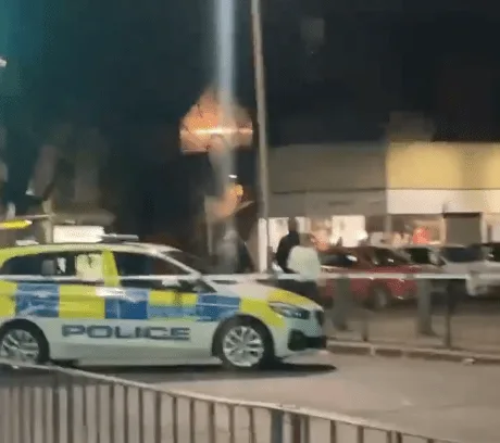 Clapham Shooting Manhunt: Police Chase Gunmen After Moped Crash Injures Two Women
