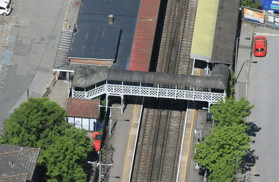 Train Hits Fallen Tree at West Wickham Station – Hayes Line Chaos with Delays and Cancellations