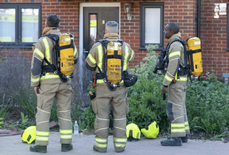 Blaze at Ashford Flat Swiftly Controlled by Firefighters – No Injuries Reported