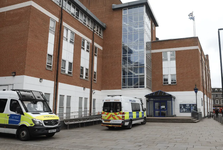 Mystery Spray Causes Chaos at Lewisham Police Station – Officers and Detainees Treated for Eye Irritation