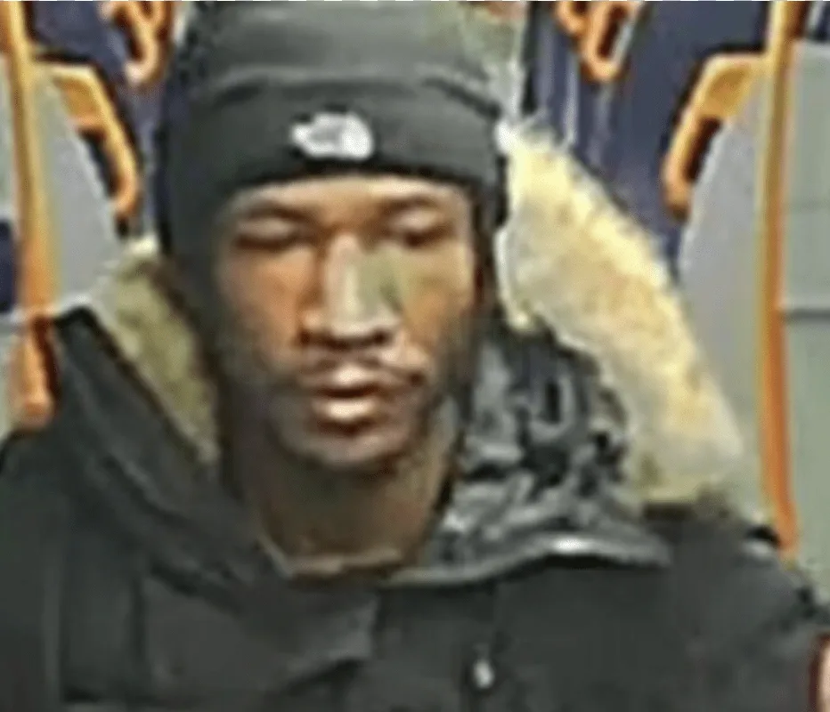 Police Hunt Pervert Who Exposed Himself on London Bridge to Grove Park Southeastern Train