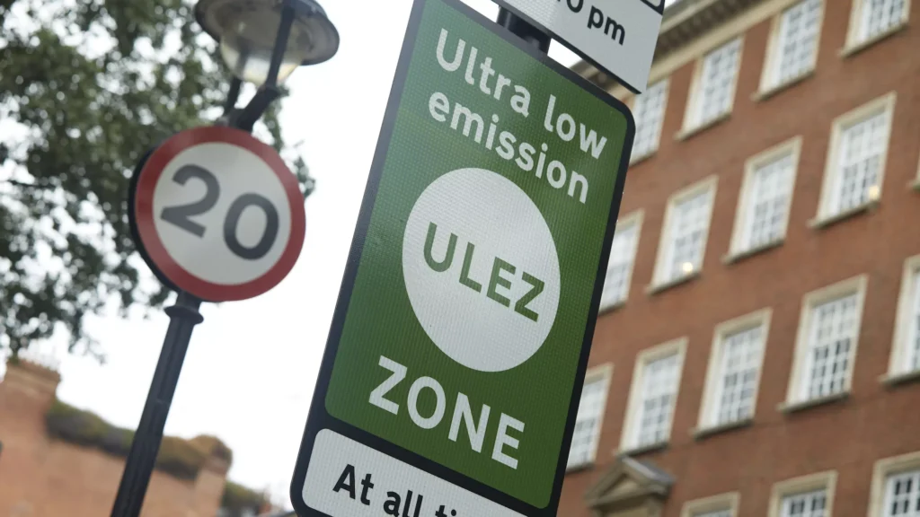 London ULEZ Scrappage Scheme Lets Drivers Donate Old Cars to Ukraine for Humanitarian Aid