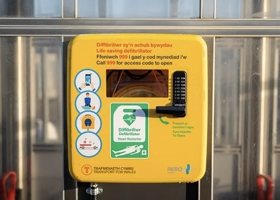 Defibrillator Thief Targets London Stations Using Fake 999 Calls – Police Urge Witnesses to Speak Up