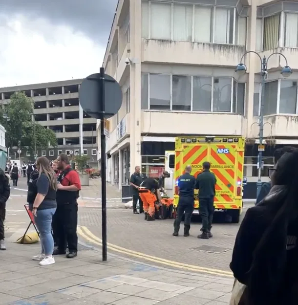 Man in 20s Stabbed in Broad Daylight SE18 – Suspect Arrested, Police Appeal for Witnesses