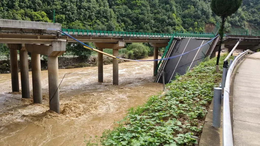 Deadly Bridge Collapse in Northwest China Leaves 11 Dead, Dozens Missing