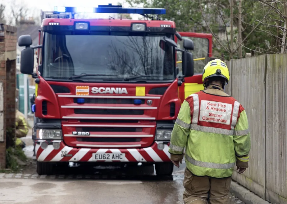 Maidstone Blaze Destroys Three Sheds in Cornwall Close – Firefighters Praise Quick Response