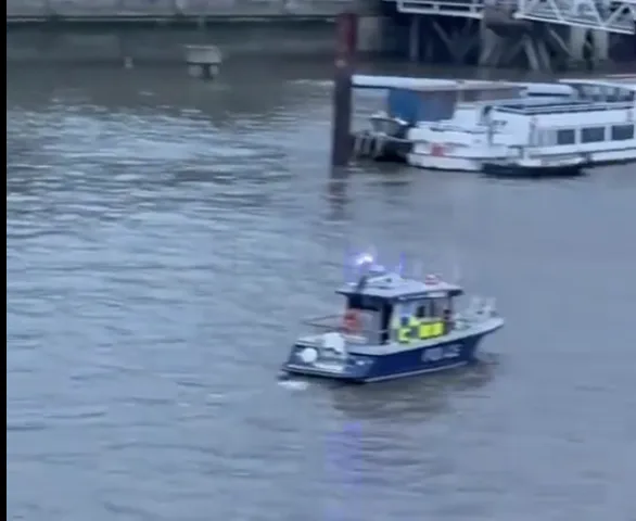 Bomb Alert Near Battersea Bridge Sparks Road Closures and Chaos in London