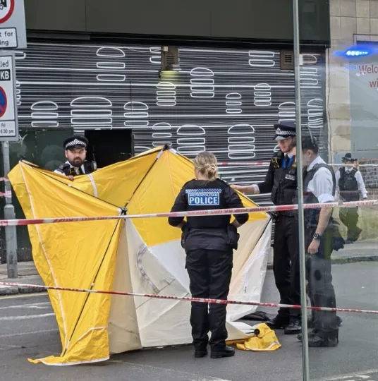 Serious Stabbing on Kilburn High Road Sends Man to Hospital – Police Launch Manhunt