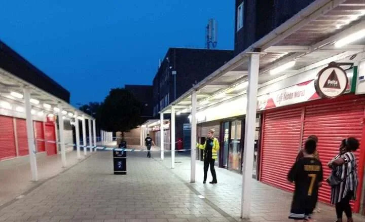 Man Stabbed in Broadfield Crawley – Police Launch Hunt for Attackers