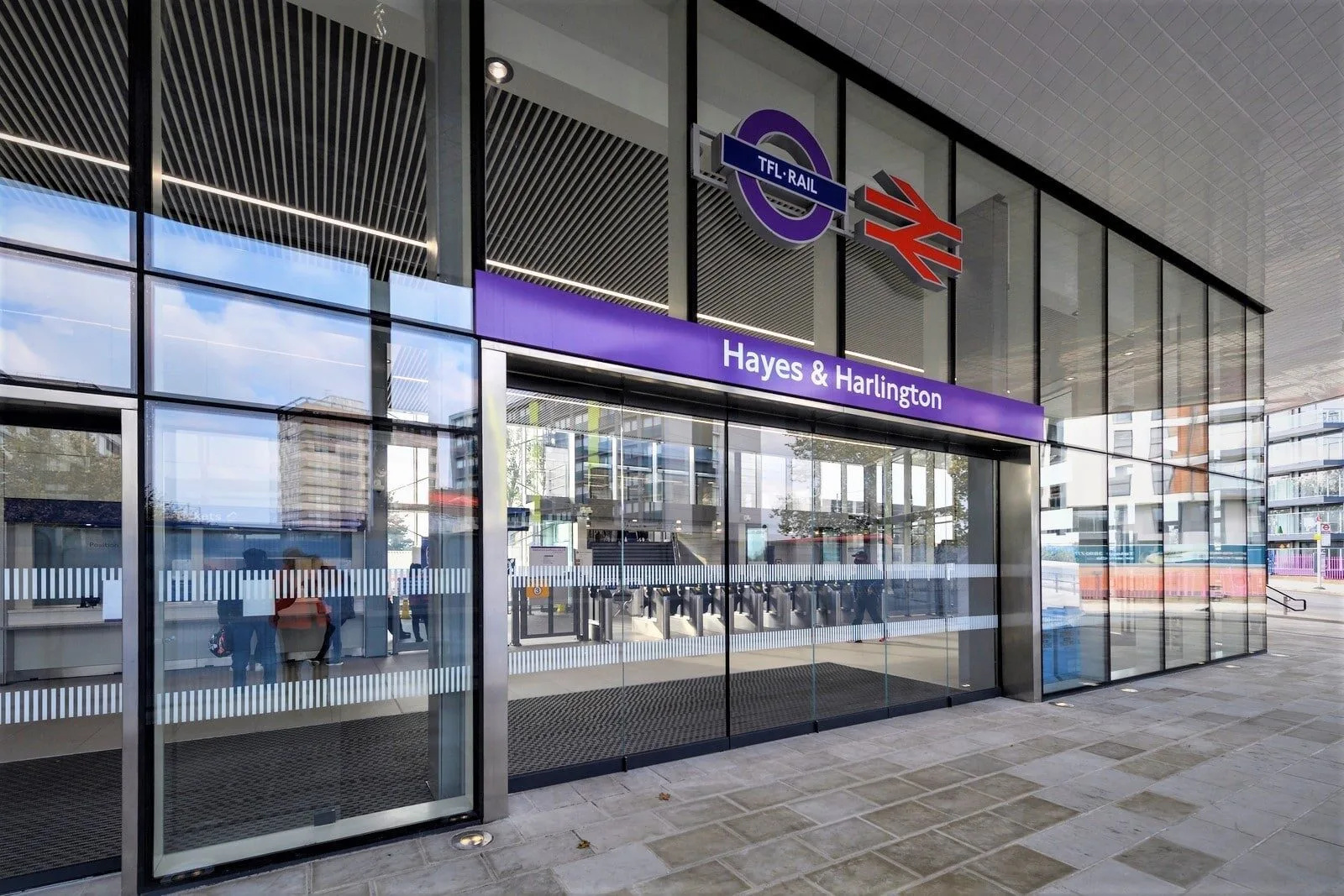 Man Killed After Being Struck by Train at Hayes and Harlington Station – Investigation Underway