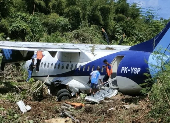 Chaos at Serui Airport as Trigana Air Plane Skids Off Runway – All 48 Escape Unharmed