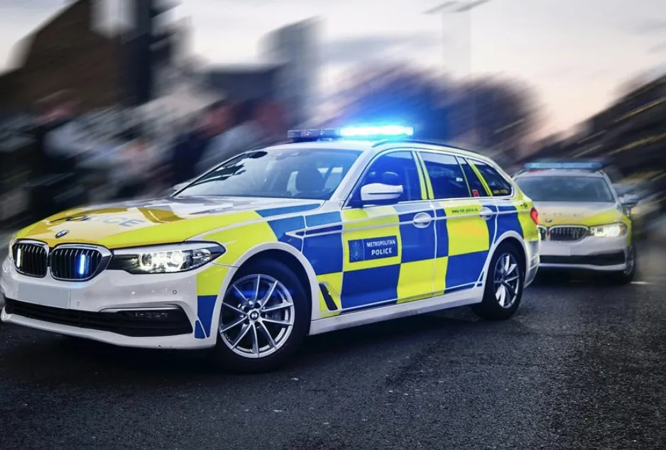 Triple Stabbing Horror in Eltham: Three Men Hospitalised, Police Hunt Attackers