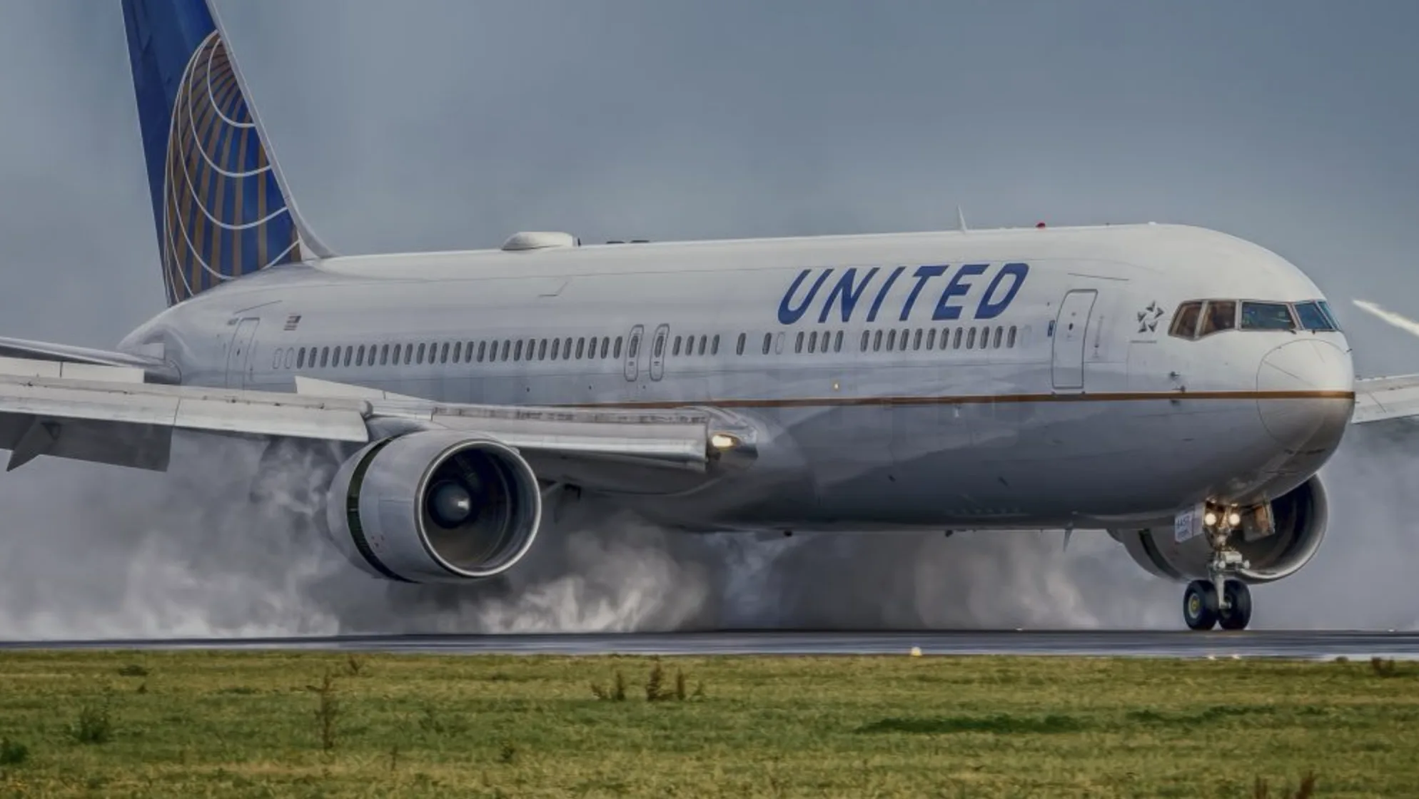 Hydraulic Failure Forces United Airlines Boeing 767 Into Emergency Landing at Heathrow