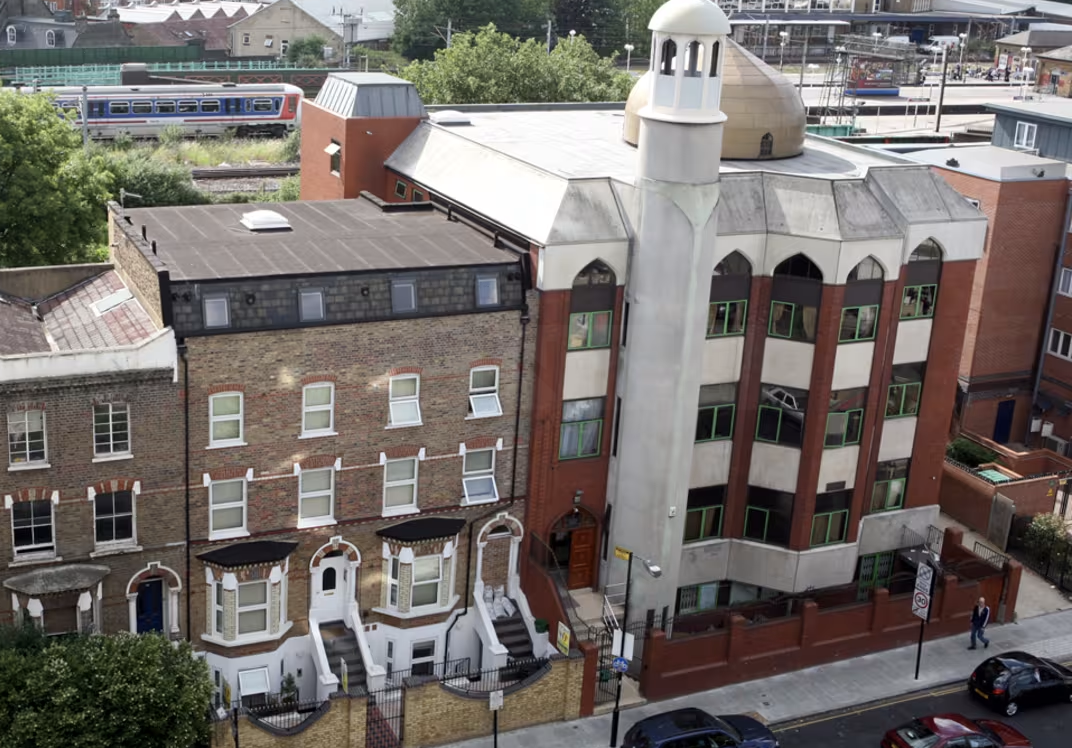 Hate Crime Hammer: Lee Harper Gets Suspended Sentence for Threatening Calls to Finsbury Park Mosque