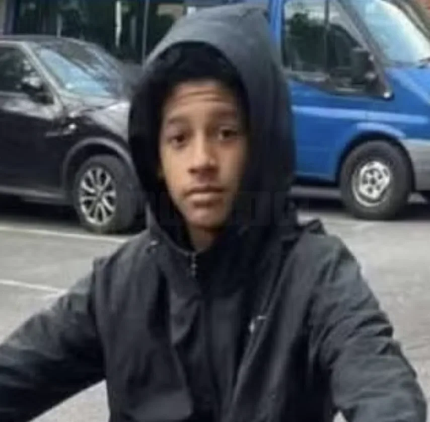 South London Teen Shot Dead in Targeted Attack by Moped Gunman Wearing Just Eat Jacket