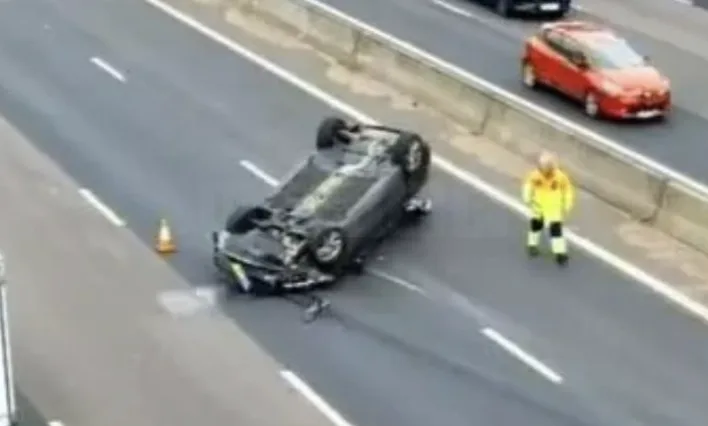 M6 Chaos: Car Flips on Roof Between J18 and J19 – Two Lanes Closed, 45-Minute Delays