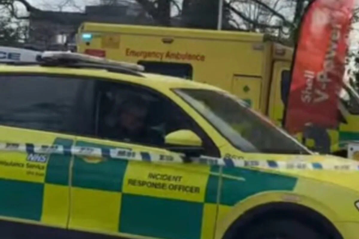 Man in 50s Stabbed in Chest at Crystal Palace Petrol Station – Police Hunt Suspect
