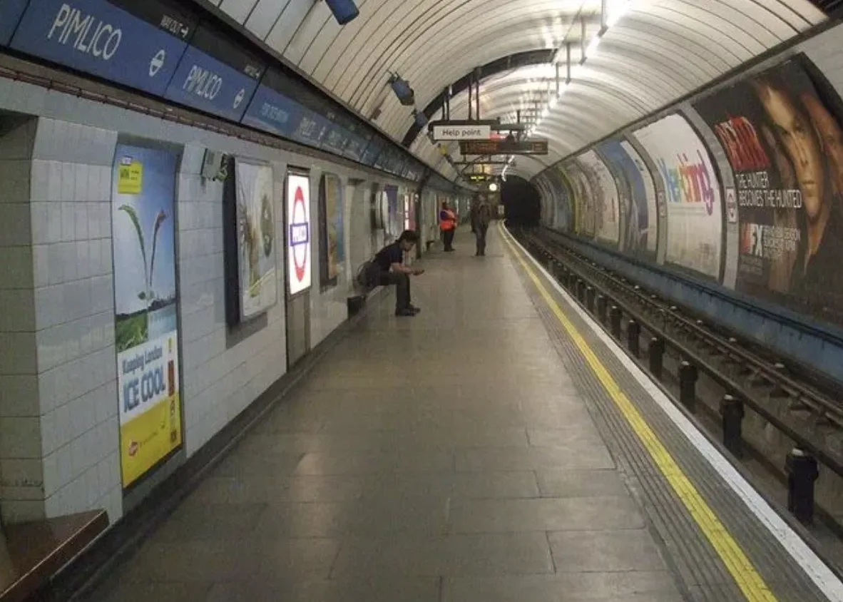 Person Found Under Train Sparks Emergency Shutdown at Pimlico Tube Station – Victoria Line Delays Expected