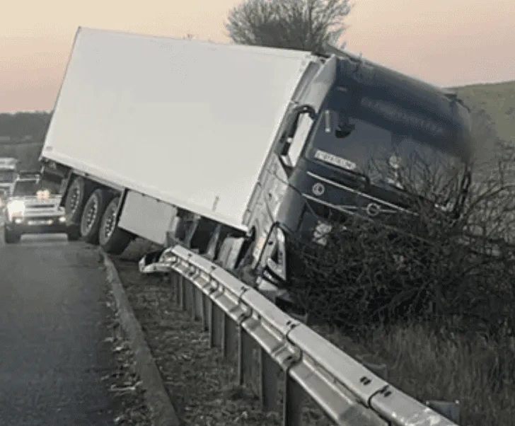 M11 Northbound Shut After Lorry Crashes Near Stansted – Massive Delays and Diversions in Essex