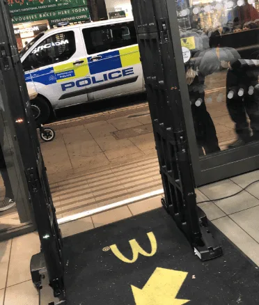 Delivery Driver Stabbed in Hand During Late-Night Dispute Near Plumstead McDonald’s – Police Investigate