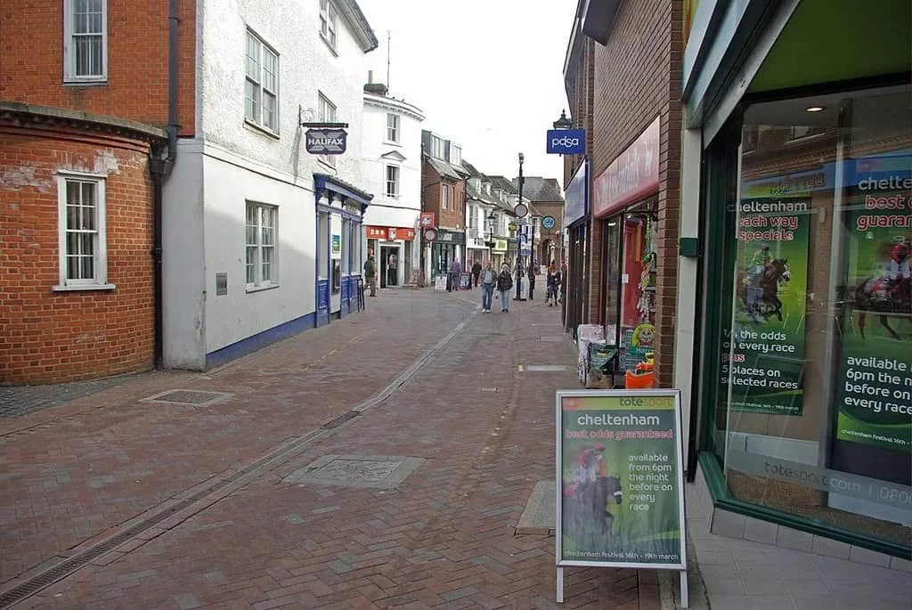 Ashford Voyeurism Arrest After Mobile Phone Spotted Over Toilet Cubicles – Police Seek Witnesses