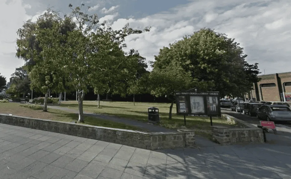 GRAB AND THREAT: Police Hunt Man After Woman Assaulted in Folkestone
