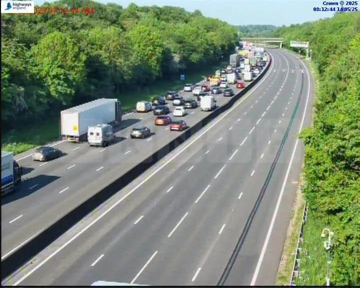 M25 Shutdown Chaos: Hazardous Lorry Spill Closes Key Stretch Between Godstone and Chevening