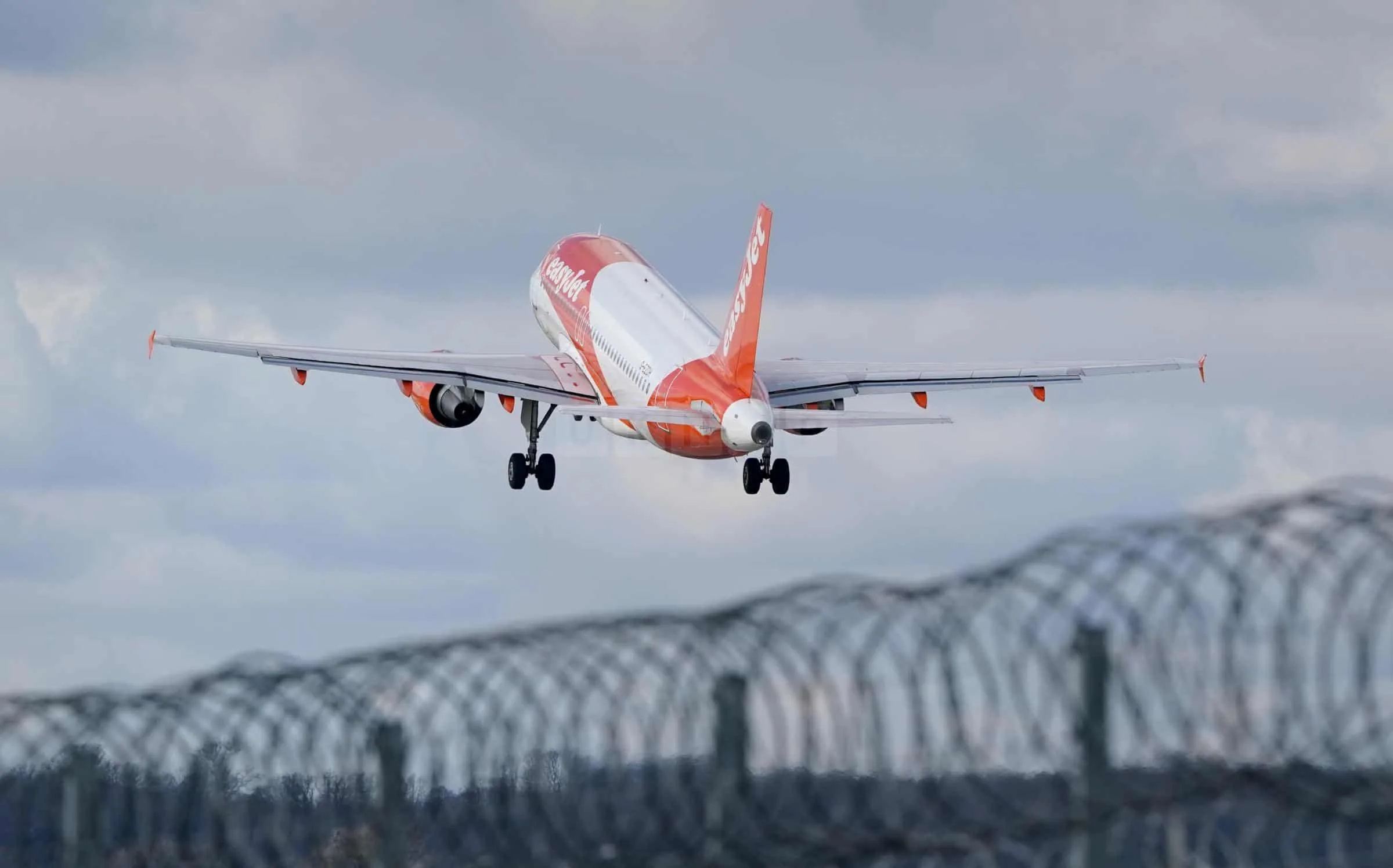 Gatwick Airport Strike Begins as Refuellers Walk Out Over Pay Dispute