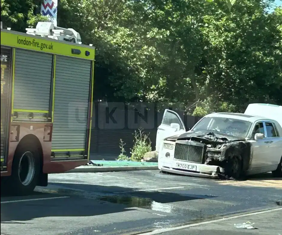 Rolls Royce Wedding Car Goes Up in Flames on London Road Mitcham – Bride Unharmed Amid Chaos