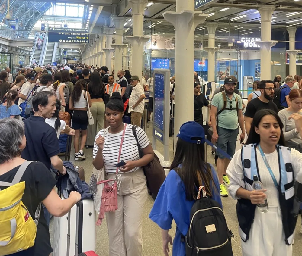 Eurostar Travel Chaos: Major Delays and Cancellations After Cable Theft and Fatal Incidents – Passengers Told to Cancel Trips