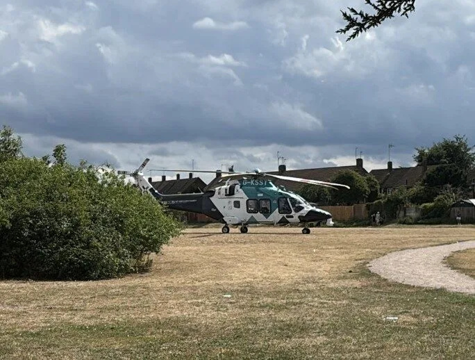 Mother and Daughter Stabbed in Broad Daylight in Erith – Police Hunt Two Suspects
