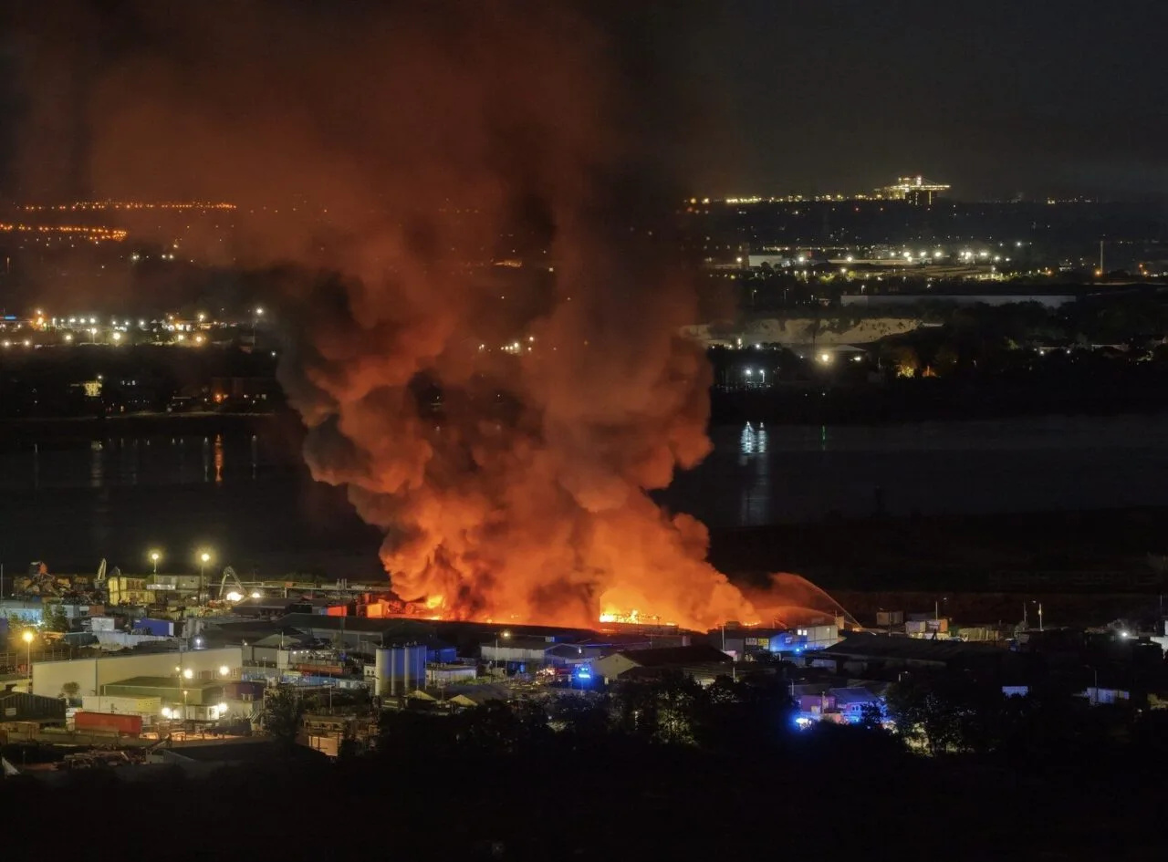 150 Firefighters Battle Huge Warehouse Fire at Industrial Estate in Erith