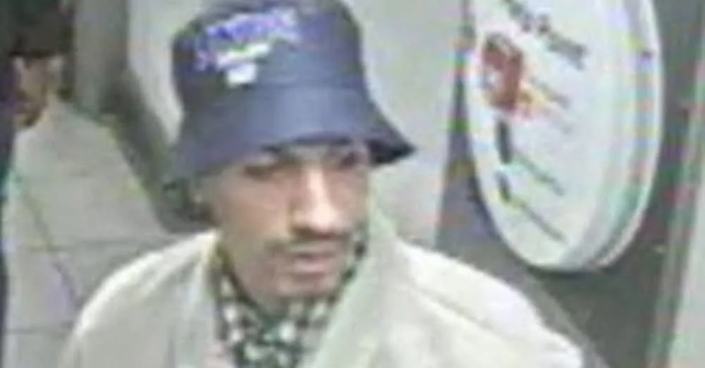 Finsbury Park Fury: Armed Thief Snatches Pensioner’s Wallet on Tube – Police Hunt CCTV Suspect