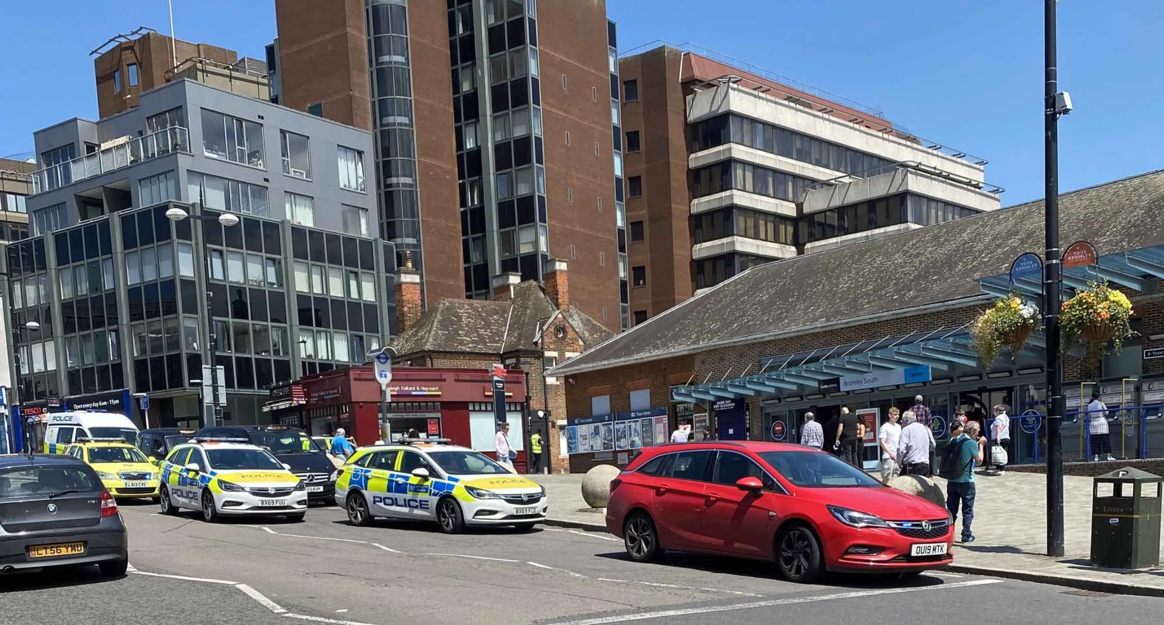 Bromley South Chaos: Man Arrested After Staff Member Stabbed Over Ticket Dispute on Bank Holiday
