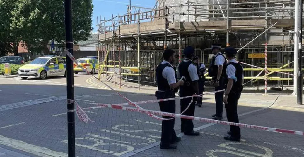 SW8 Stabbing: Man in 30s Hurt in Townmead Road Attack, Suspect Held for GBH