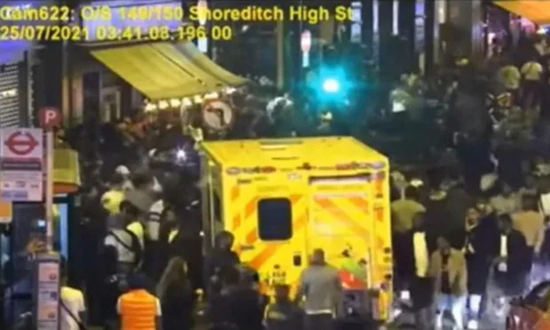 Firefighters Rescue Two Trapped After Tower Hamlets Crash – Quick Response Praised