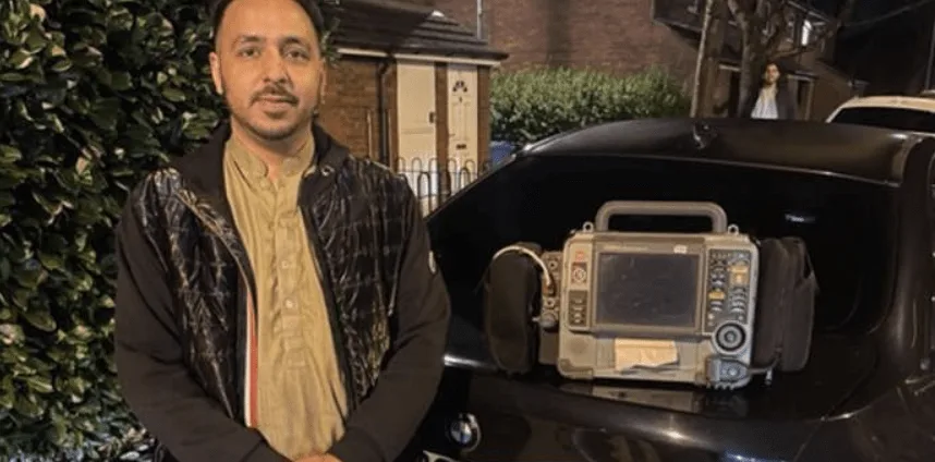 Hero Bystander Returns Stolen Defibrillator After Social Media Hunt in Oldham