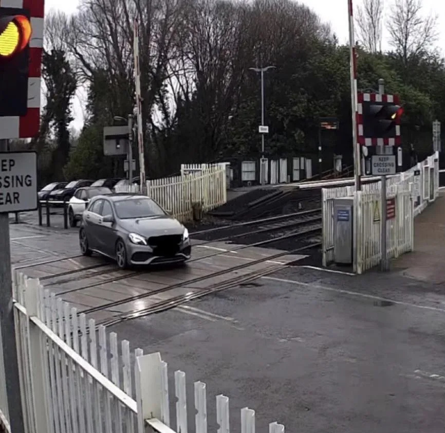 Near Miss Chaos at Kintbury Level Crossing: Drivers Risk Lives Racing Trains as Police Crack Down