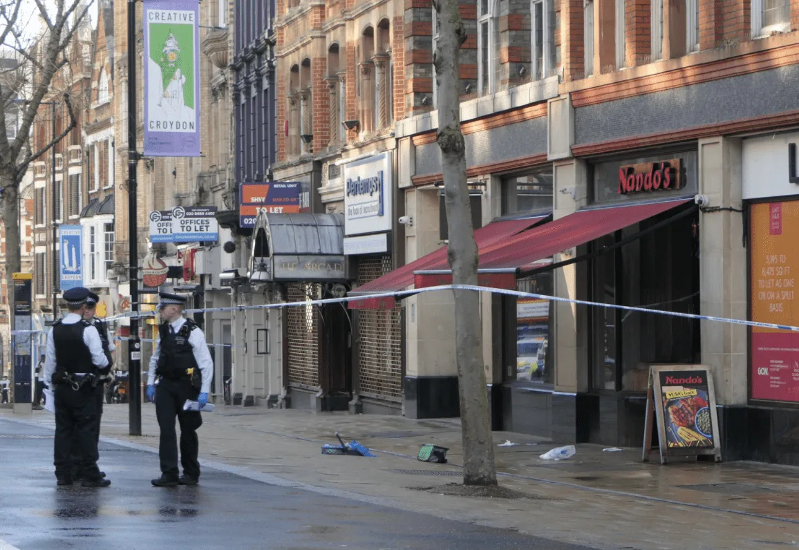 Teen Stabbed Outside Croydon Nando’s as Air Ambulance Rushes Victim to Hospital