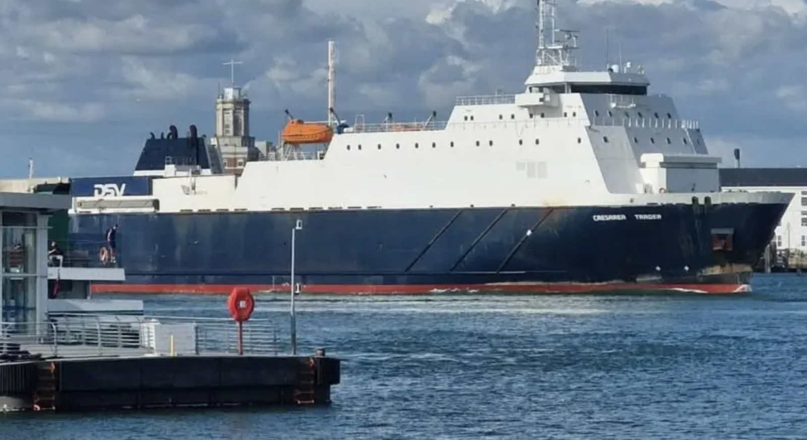Fire Forces Crew to Abandon DFDS Ferry Caesarea Trader Off Isle of Wight – All Safe