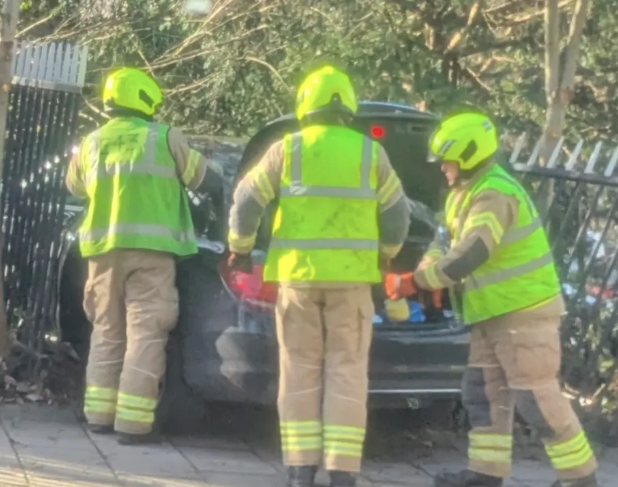 Beckenham Lane Chaos as Car Drives Wrong Way – Firefighters Cut Vehicle Free, Bus Routes Diverted