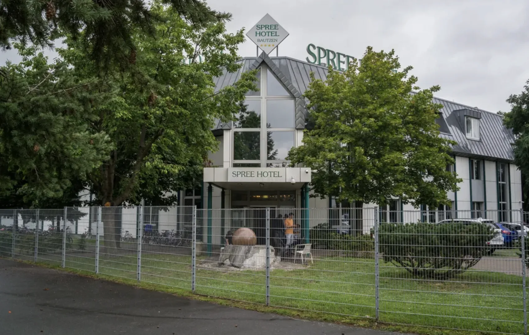 Berlin Greens Slam Refugee Shelters, Push Costly City-Wide Dispersal Amid Crime Surge