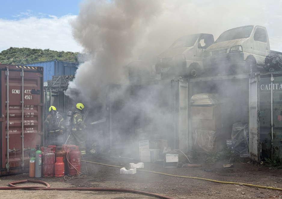 Five Fire Crews Battle Blaze Engulfing Containers and Scrap Vehicles Near M4 Corridor