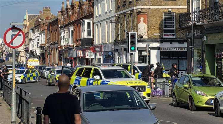 Man Arrested Carrying Weapon on High Street Near M4 Corridor