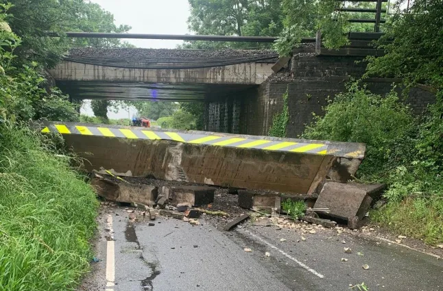 Lorry Strikes Railway Bridge Near Nuneaton Causing Train Delays