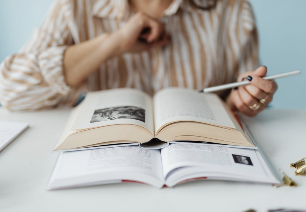 Tailored Paper Assistance Boosts Graduation Rates for Working Parents